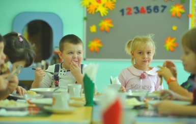 В киевских школах и детсадах подорожает питание 