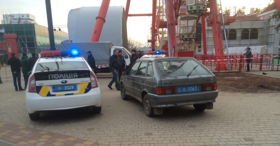 В Харькове пенсионер выпрыгнул из кабинки колеса обозрения на высоте 55 метров