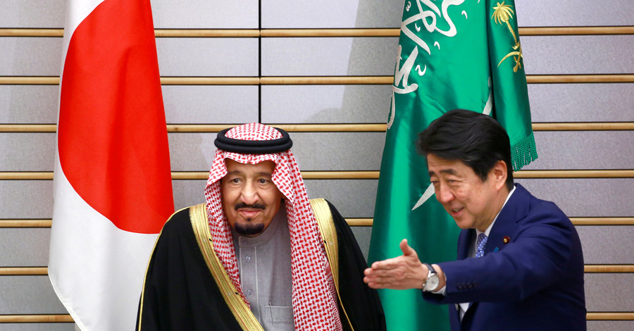 Король Саудовской Аравии прибыл в Японию на 10 самолетах 