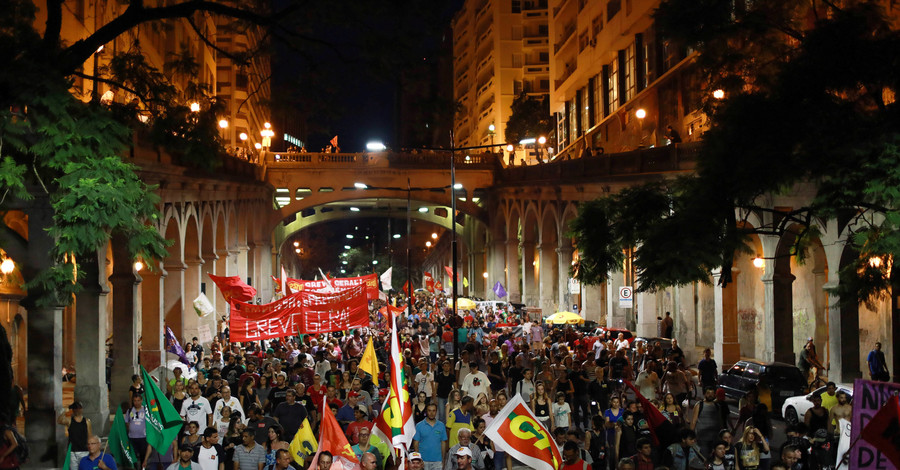В Бразилии протестующие захватили Министерство финансов