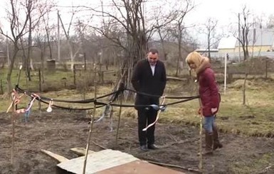 На Львовщине в огороде нашли нефтяную копанку XIX века