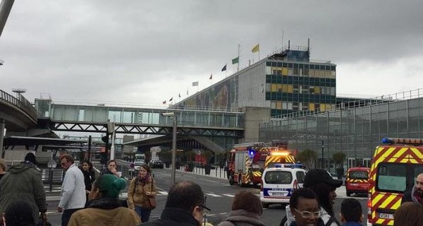 Во Франции задержали родственников мужчины, застреленного в аэропорту