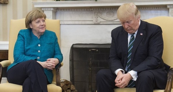 В Белом доме объяснили, почему Трамп не пожал руку Меркель