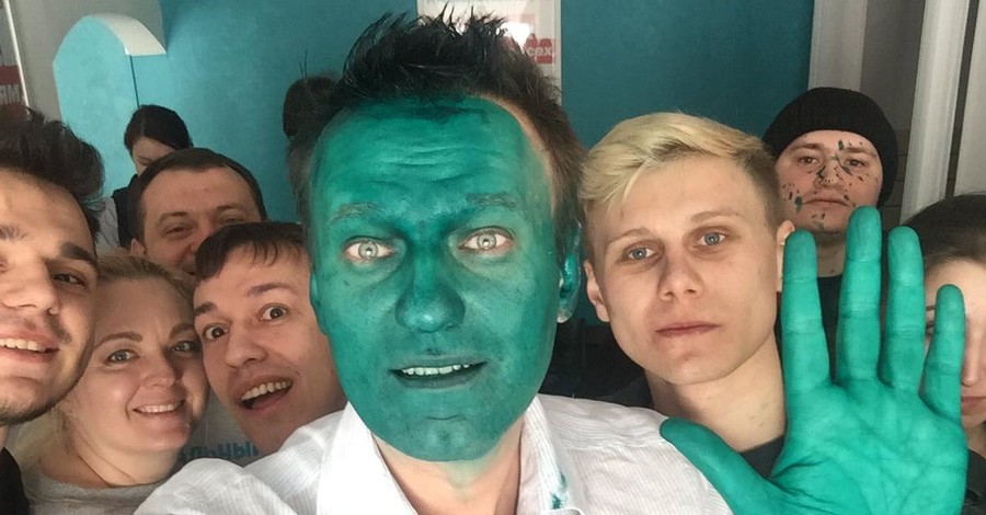 В Барнауле оппозиционера Навального перекрасили то ли в Шрека, то ли в Маску