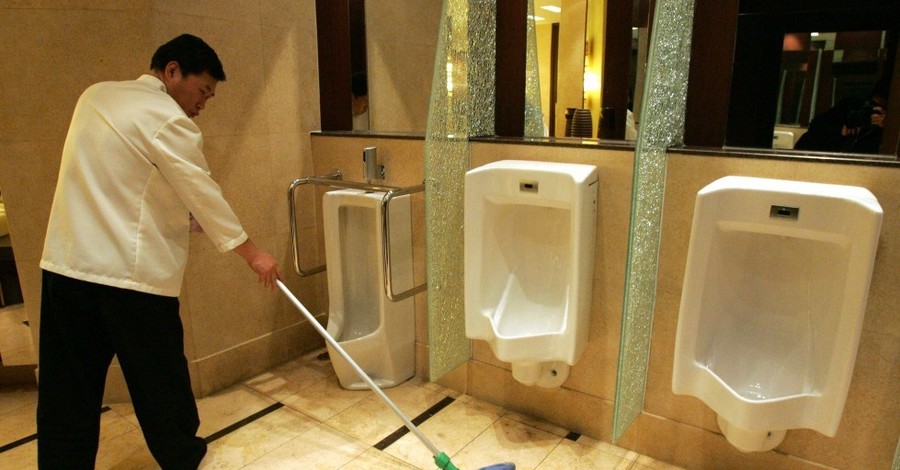 В туалетах Пекина введут ограничения на выдачу туалетной бумаги