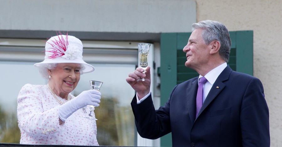 Рацион королевы Елизаветы II - рыба и шампанское каждый день