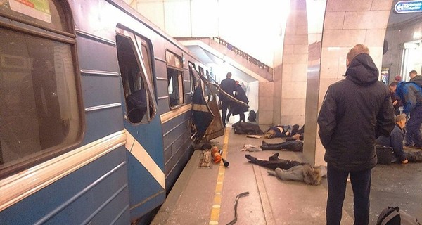 Взрыв в метро Петербурга: бомбу оставили в третьем вагоне 
