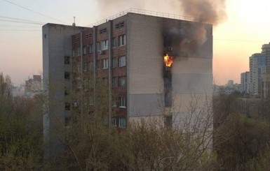 В Киеве на Татарке загорелся жилой дом