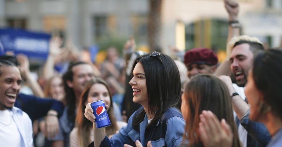 Что не так с новой рекламой Pepsi?