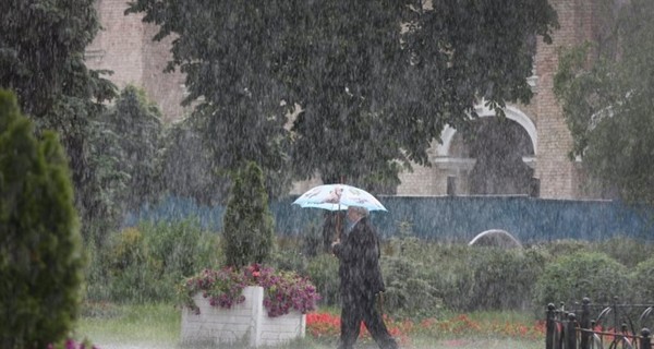 Сегодня днем, 7 апреля, почти всю Украину накроют дожди и грозы