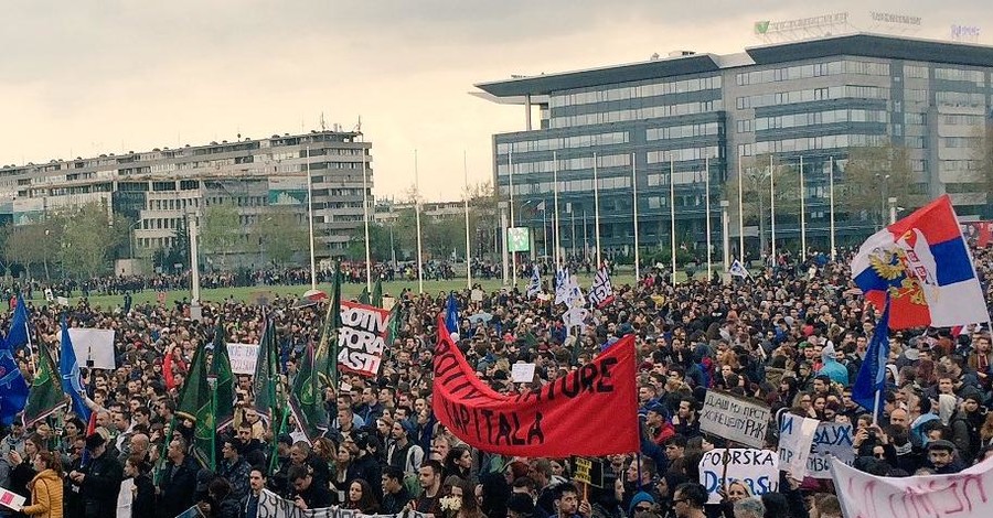 В Сербии начались массовые протесты из-за результатов выборов президента