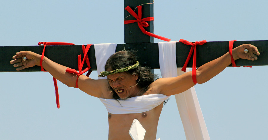 Филиппинца Рубена Энаджа распяли на кресте в 31-й раз
