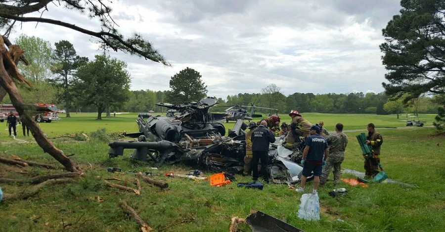 В США на поле для гольфа упал военный вертолет