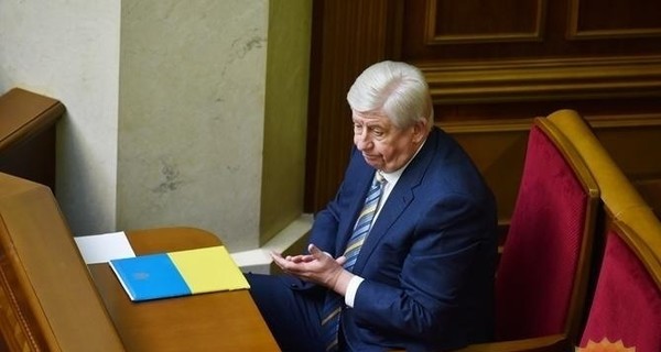 Суд не разрешил 64-летнему Шокину судиться с Порошенко