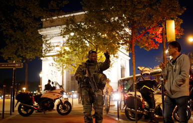 Перестрелка в Париже: погиб полицейский и нападавший