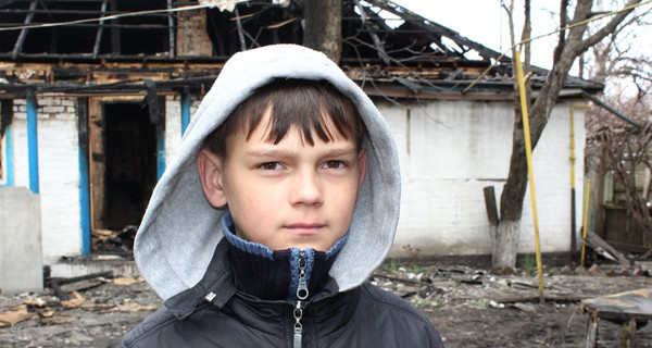 10-летний мальчик вытащил трех братиков из горящего дома