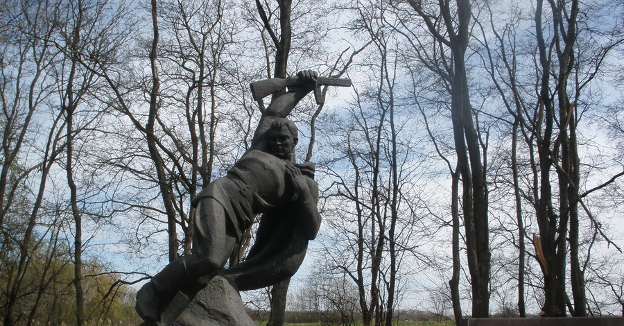 На Днепропетровщине памятник Неизвестному офицеру хотели продать на лом