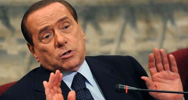 Берлускони упал и расшиб голову в собственном доме