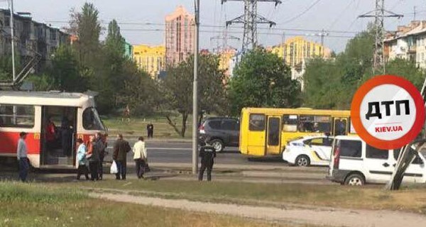 В Киеве трамвай переехал человека