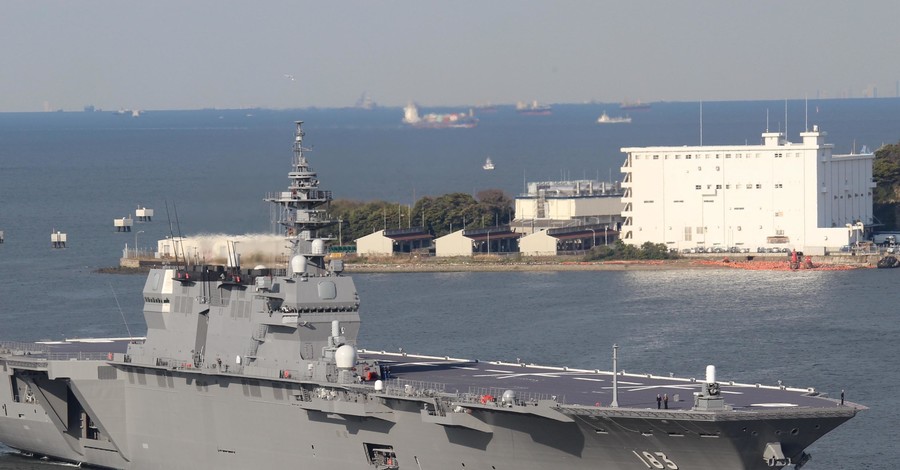 Япония отправила самый большой военный корабль защищать авианосец США 