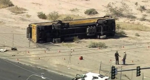 В Лас-Вегасе перевернулся школьный автобус, пострадали 16 детей