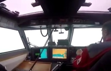 Видео: в Черном море российские корабли попытались захватить украинский катер