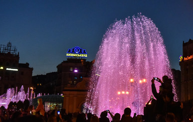 На Майдане Независимости в Киеве завершена реконструкция фонтанов. 
