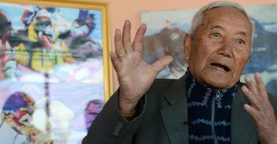 85-летний непалец скончался, пытаясь покорить Эверест