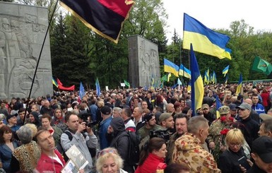 В Харькове празднование Дня победы не обошлось без стычек