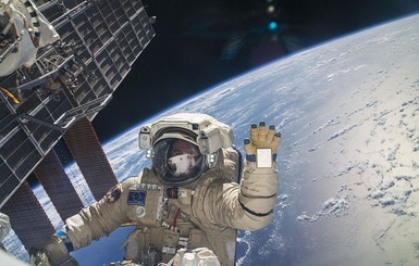 Астронавты НАСА вышли в открытый космос и отремонтировали МКС