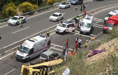В Турции разбился автобус с туристами, погибли 17 человек