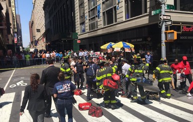 В Нью-Йорке легковушка врезалась в толпу, есть жертвы