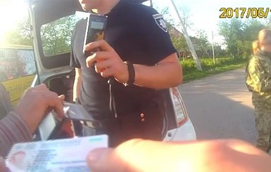 Во Львовской области патрульные остановили пьяного водителя школьного автобуса 