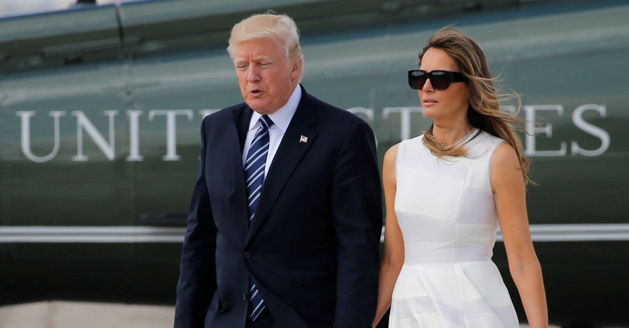 Редкое фото: Дональд и Мелания Трамп все-таки держатся за руки