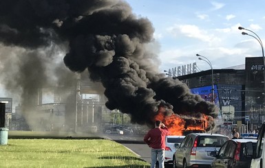 Видео: в Москве взорвался и сгорел пассажирский автобус 