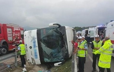 В Турции перевернулся автобус, пострадали десятки военных