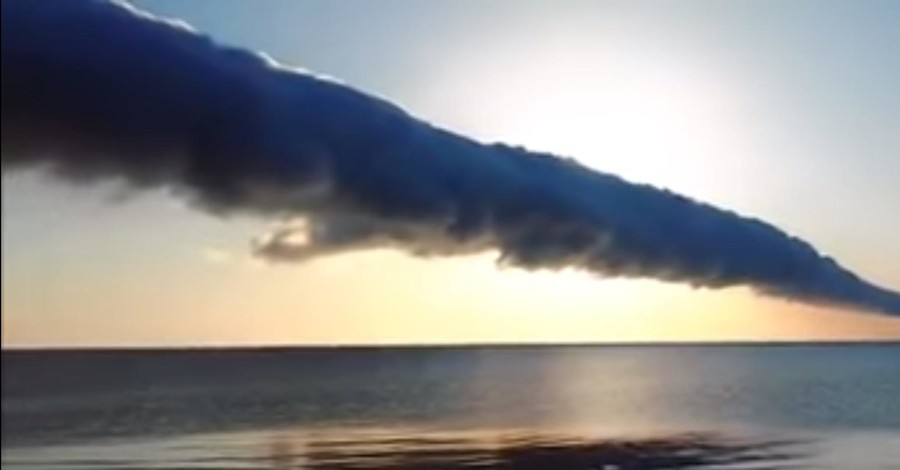 Над Азовским морем засняли уникальное облако