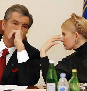 Ющенко и Тимошенко устроили переписку на сайте 