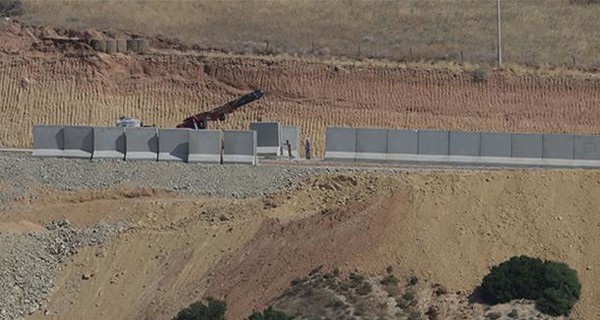 Турция начала строить стену на границе с Ираном 