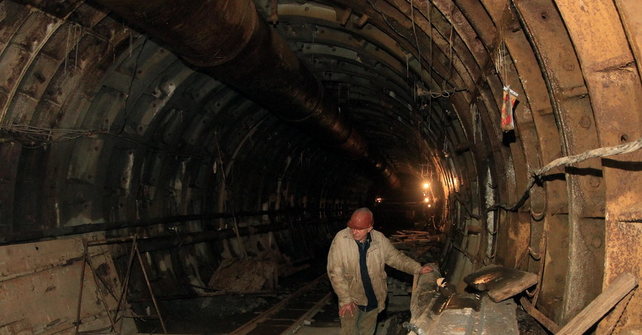 Под Днепром взрывали заряды: готовят три новые станции метро