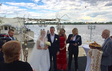 Олег Винник стал тамадой на свадьбе по капризу звездной невесты