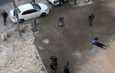 В Иерусалиме четверо террористов напали на полицейских