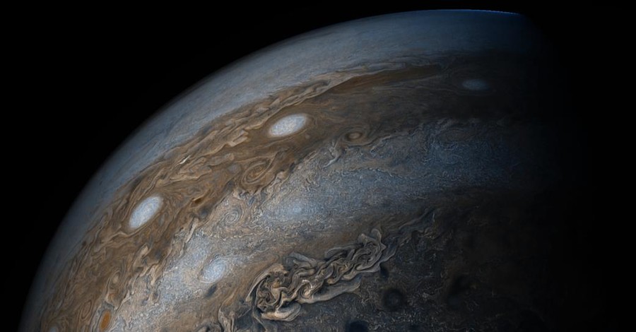 В НАСА показали удивительные облака Юпитера