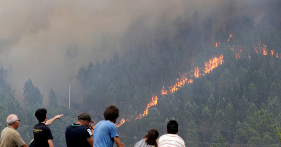 Жертвами масштабного пожара в Португалии стал уже 61 человек