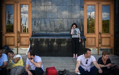 Что говорят депутаты и политологи о голодовке Березюка и Сыроид 