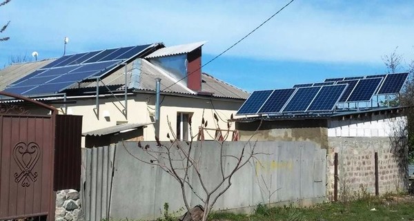 В Харькове мужчина установил солнечные батареи и продает электричество соседям 