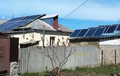В Харькове мужчина установил солнечные батареи и продает электричество соседям 