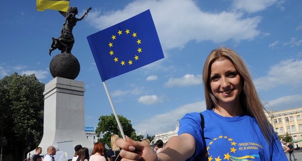 Для того, чтобы чувствовать себя европейцами, украинцам не хватает денег и демократии