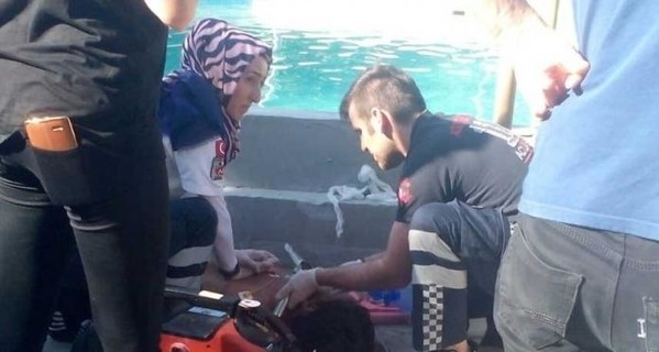В Турции пять человек убило током в аквапарке