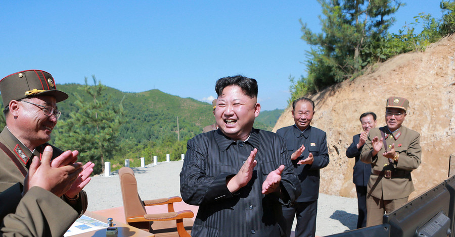 Ким Чен Ын назвал испытания ракет 